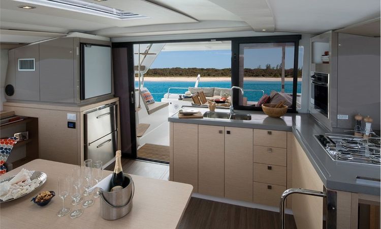 Fountaine Pajot Lucia 40 | Capers