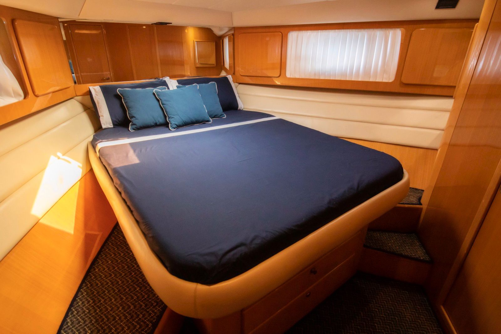 Uniesse 48 | Far and Wide