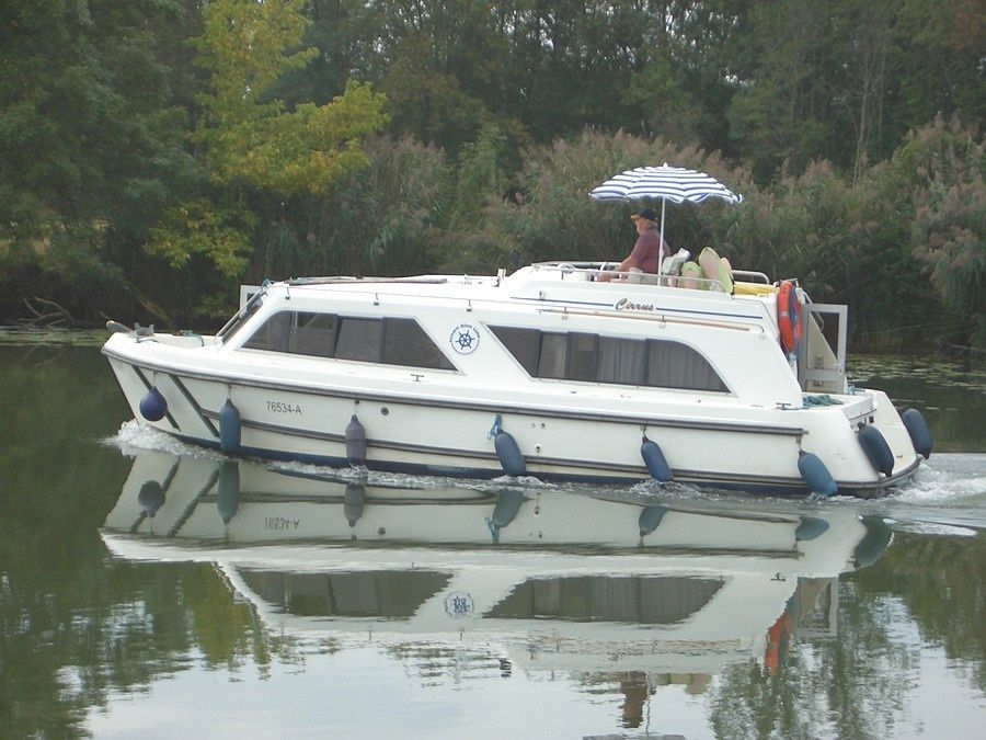 Houseboat Le Boat Cirrus B BF Hesse 2 For Rent - France | Boataround