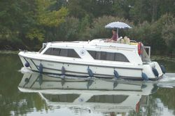 Le Boat Cirrus B kot primer hišnega čolna