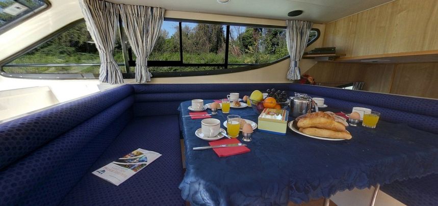 Le Boat Magnifique | CF Chertsey 3