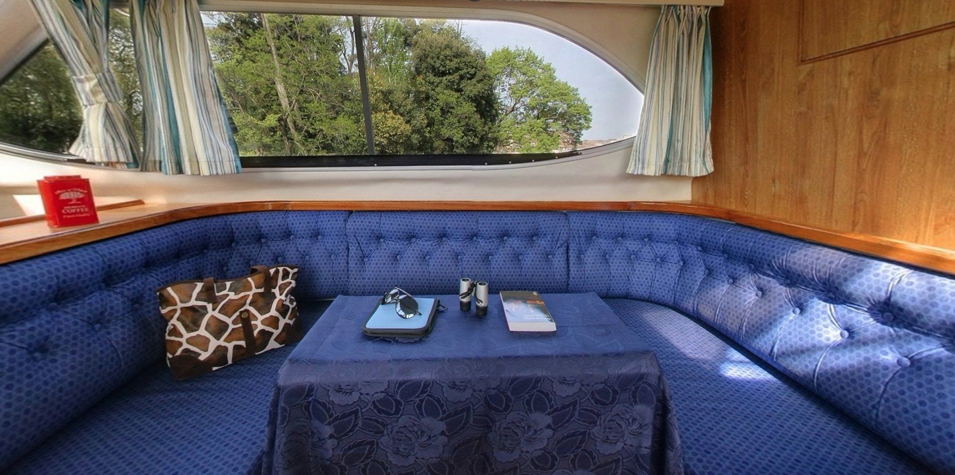Le Boat Countess | Budget 12