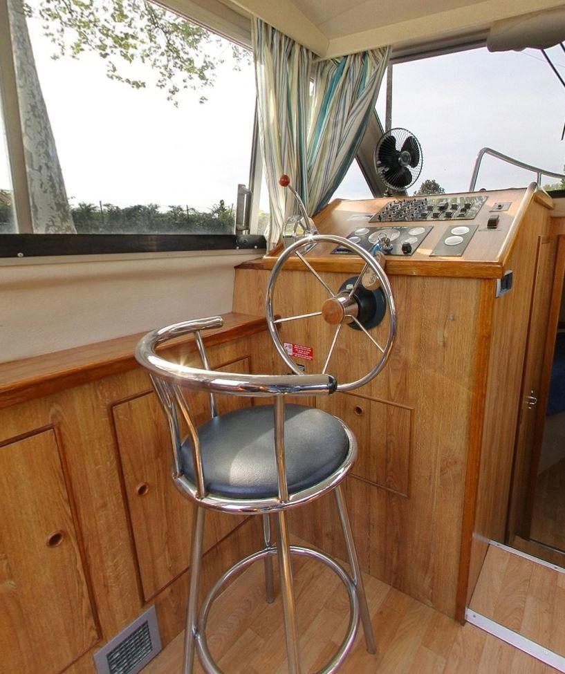 Le Boat Countess | Budget 12