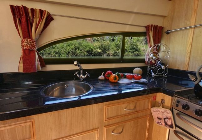 Le Boat Royal Mystique A | Comfort Plus 11