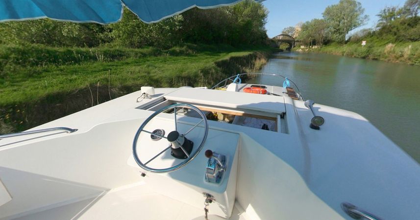 Le Boat Caprice | CF Benson 4