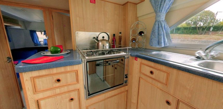 Le Boat Tango | CF Chertsey