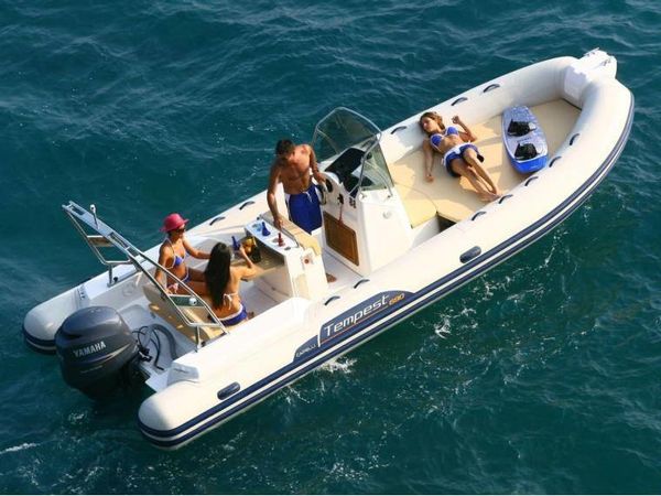 Capelli Tempest 690 | Daina