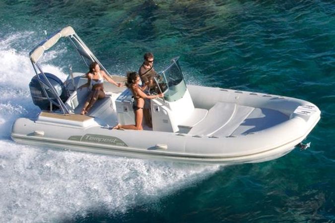 Capelli Tempest 690 | Daina