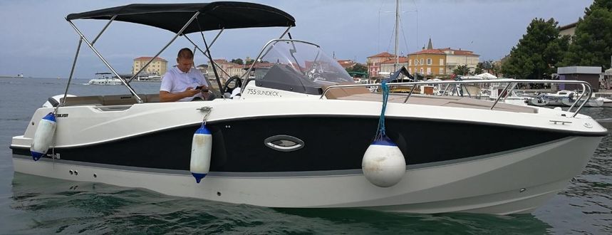 Quicksilver 755 | Sundeck