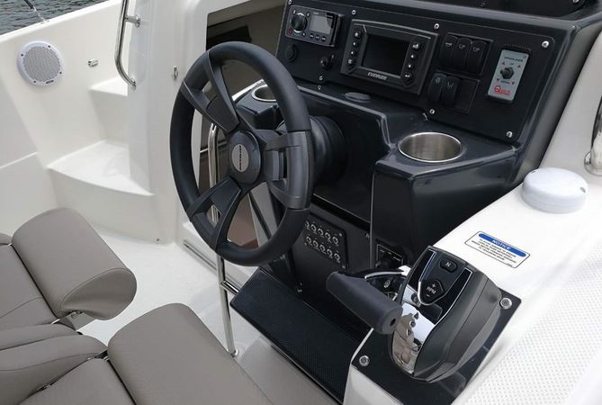 Quicksilver 755 | Sundeck