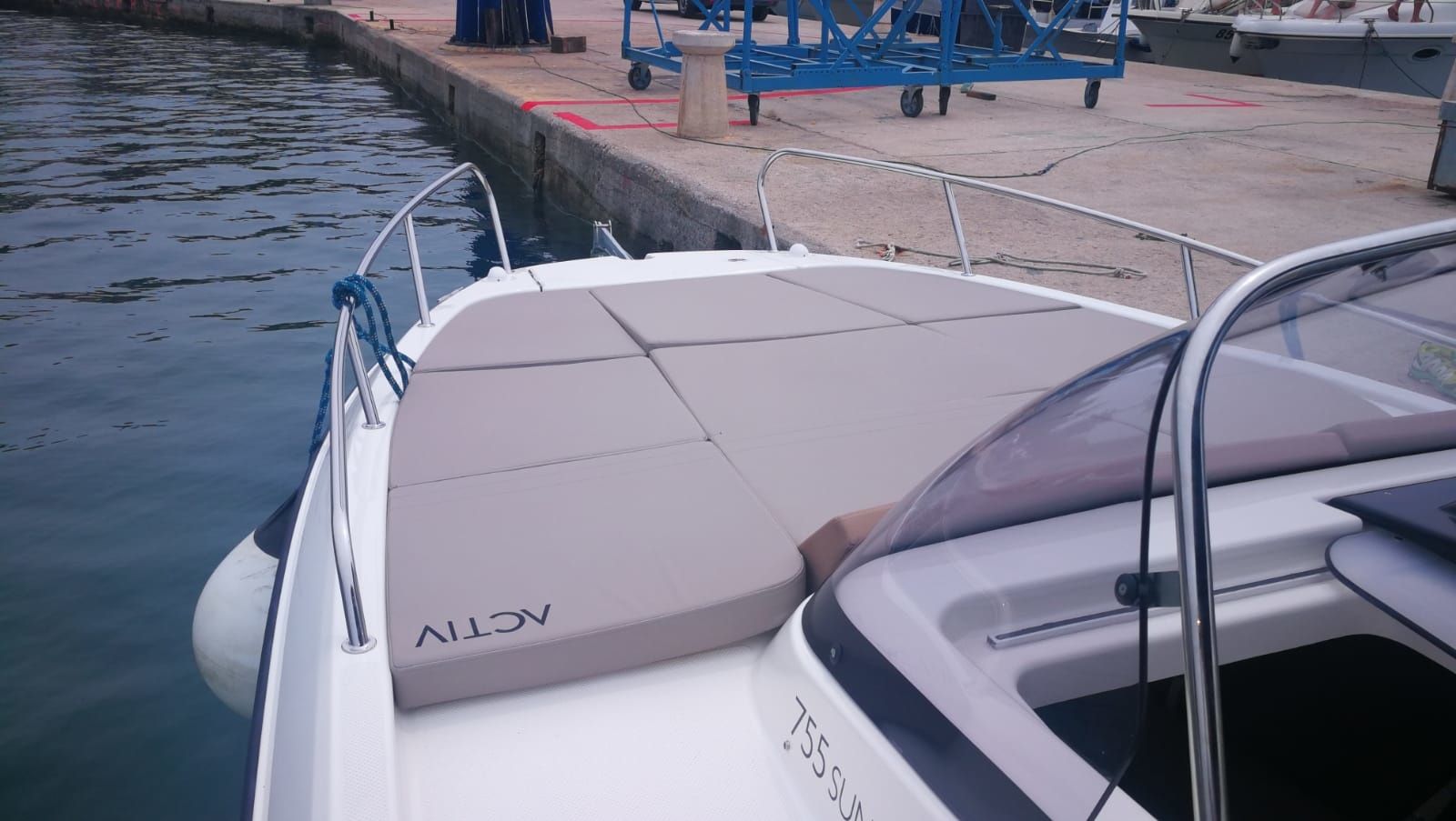 Quicksilver 755 | Sundeck