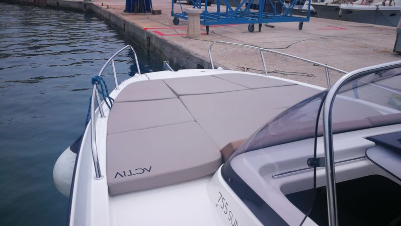 Quicksilver 755 | Sundeck