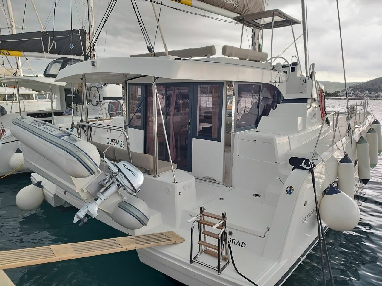 Bali Catspace | Queen Bee