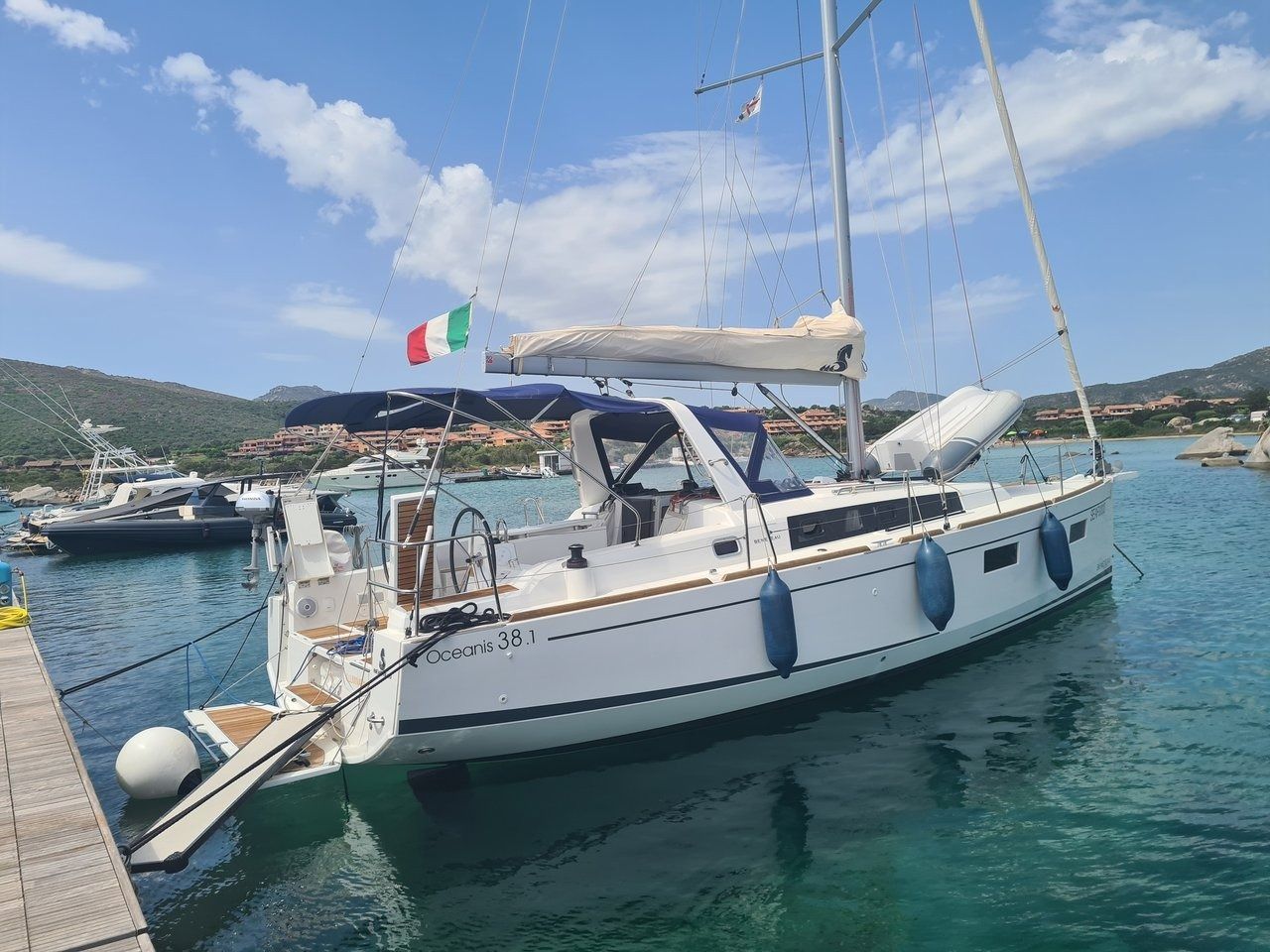 Beneteau Oceanis 38.1 | Illuminating