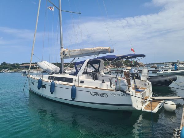 Beneteau Oceanis 38.1 | Illuminating