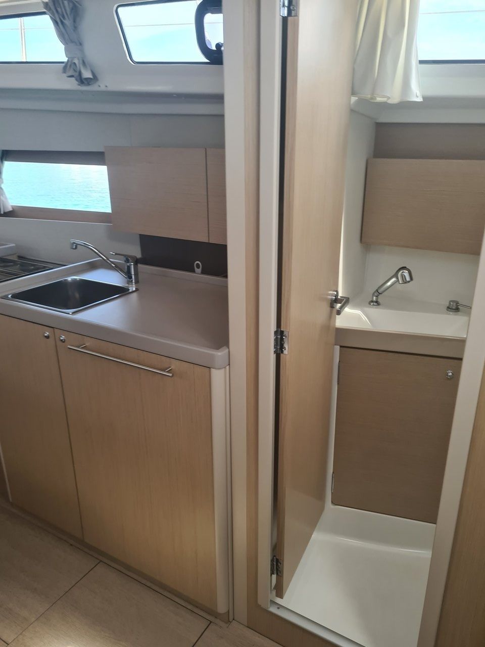 Beneteau Oceanis 38.1 | Illuminating