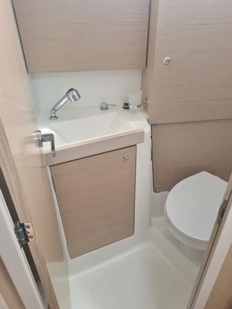 Beneteau Oceanis 38.1 | Illuminating