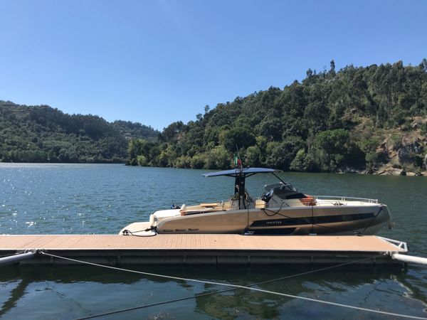 Invictus GT 370 | Invictus Cruises