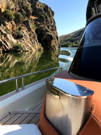 Invictus GT 370 | Invictus Cruises