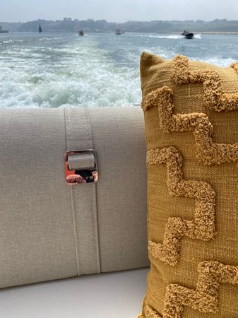 Invictus GT 370 | Invictus Cruises