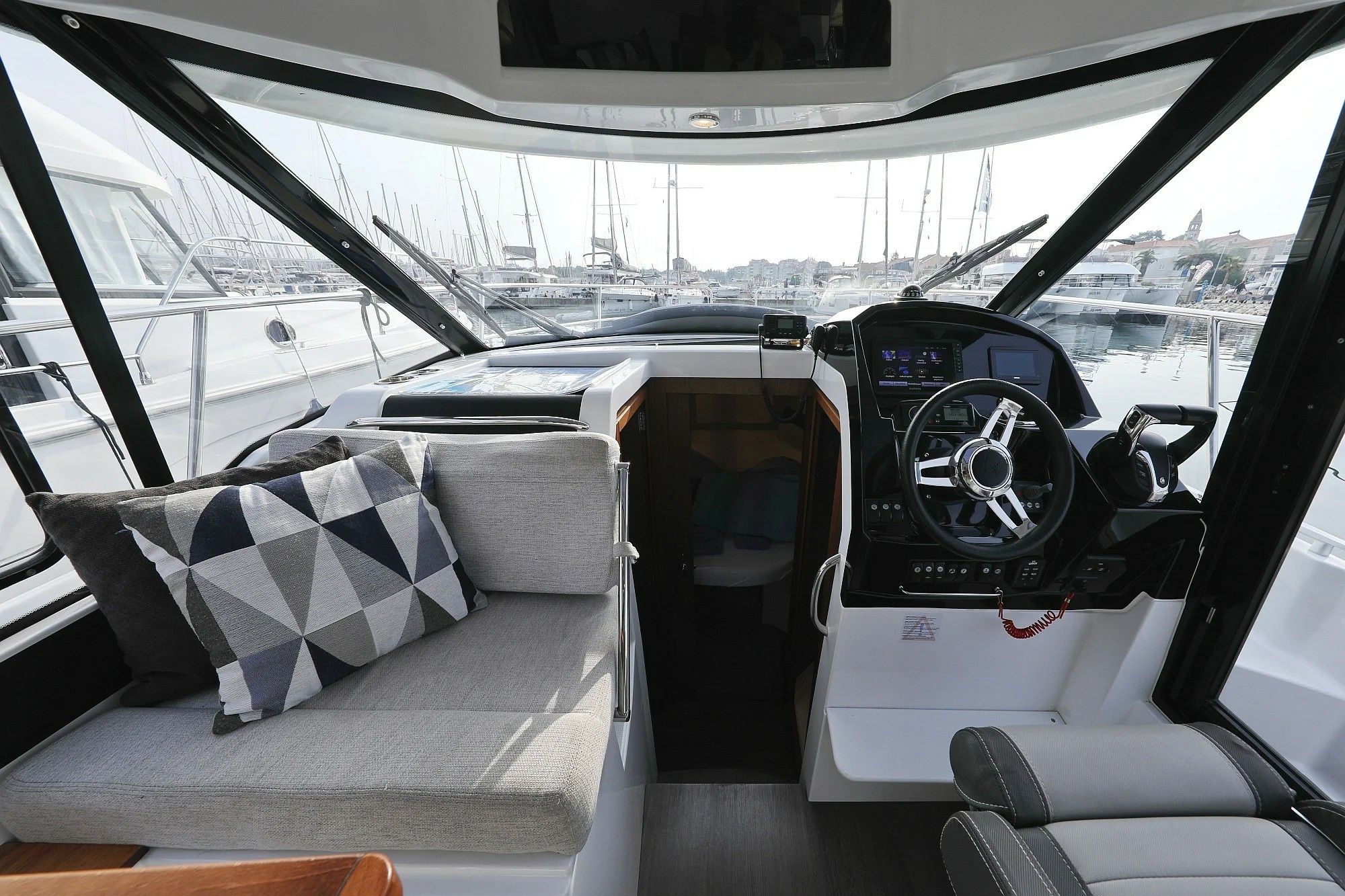 Jeanneau Merry Fisher 895 | Aquaduck