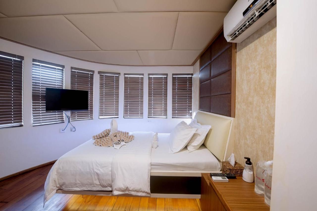 Custom Built 122 | Adora