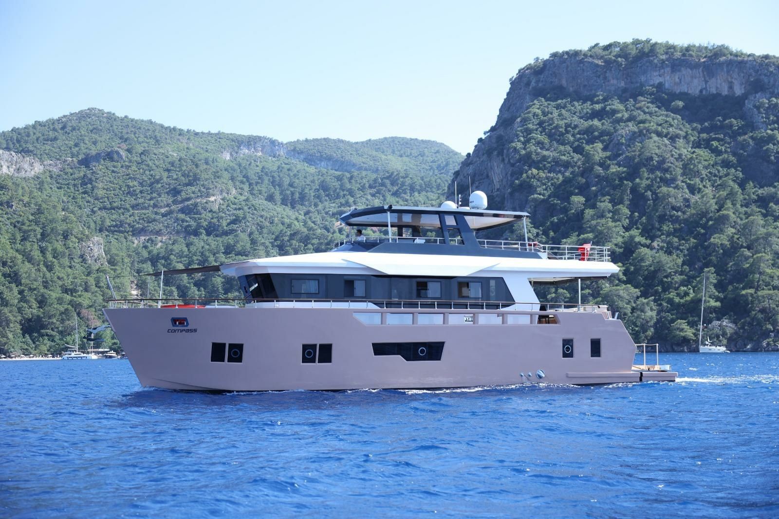 Trawler 24 | Compass