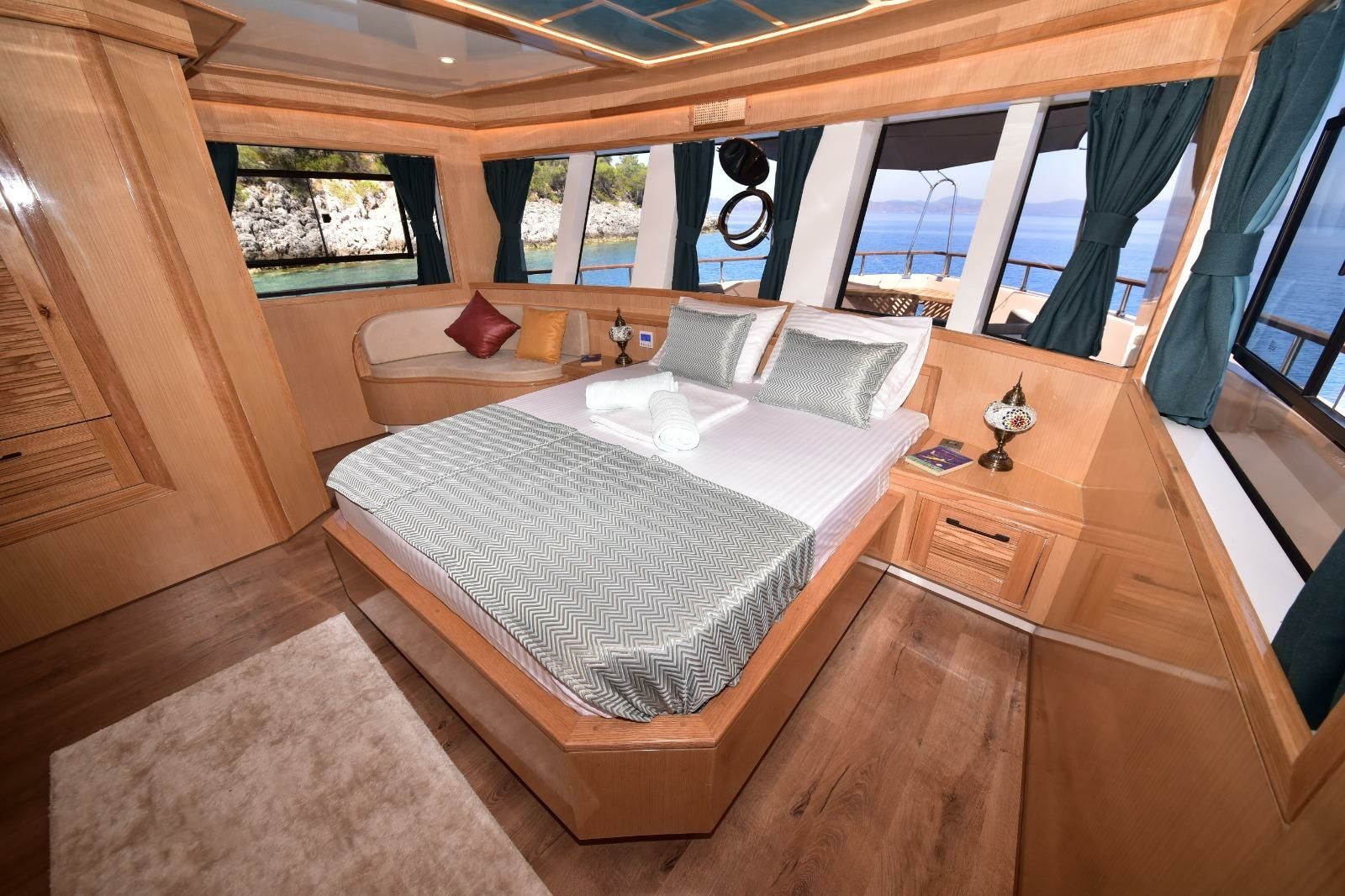 Trawler 24 | Compass