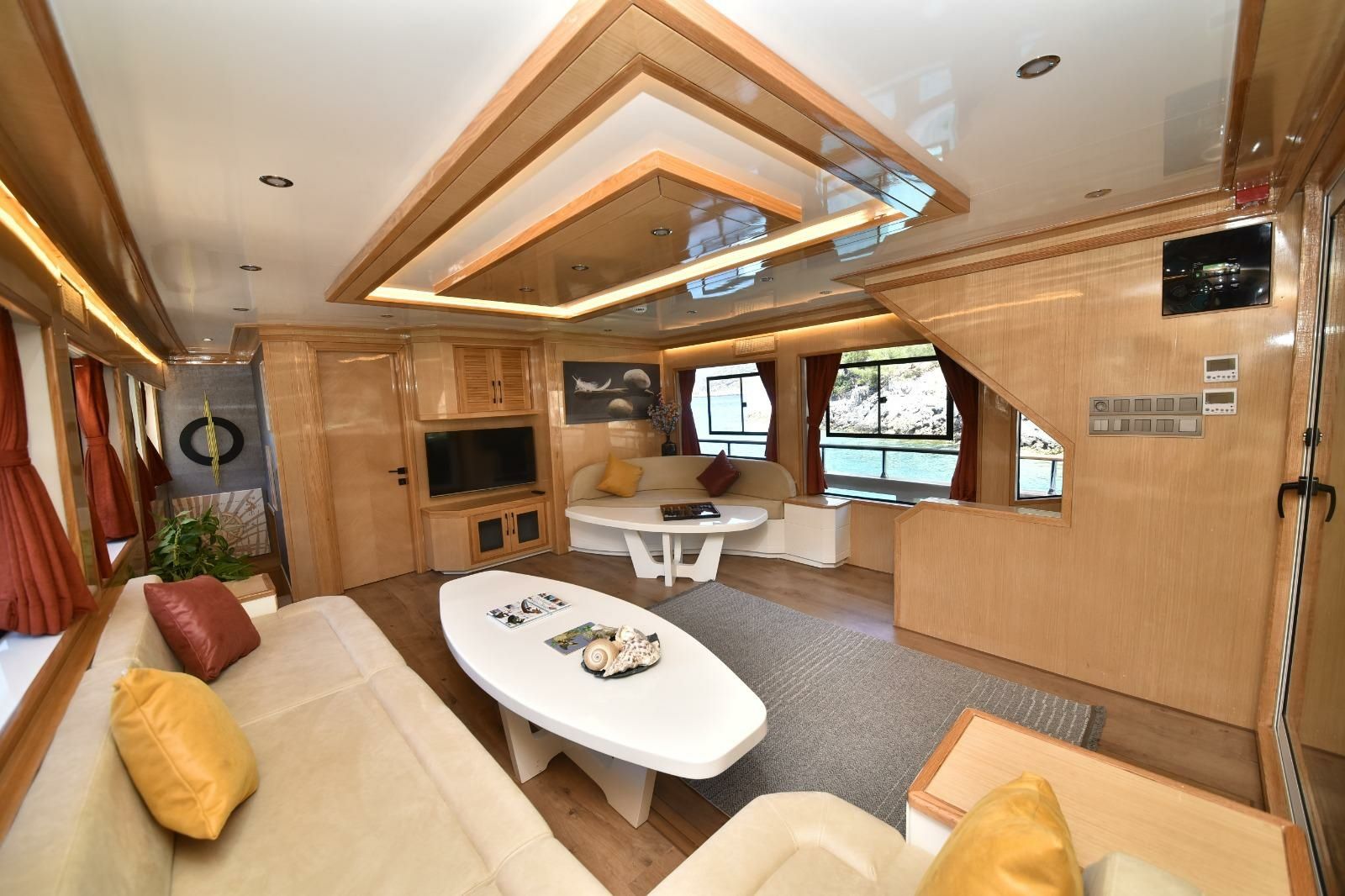 Trawler 24 | Compass