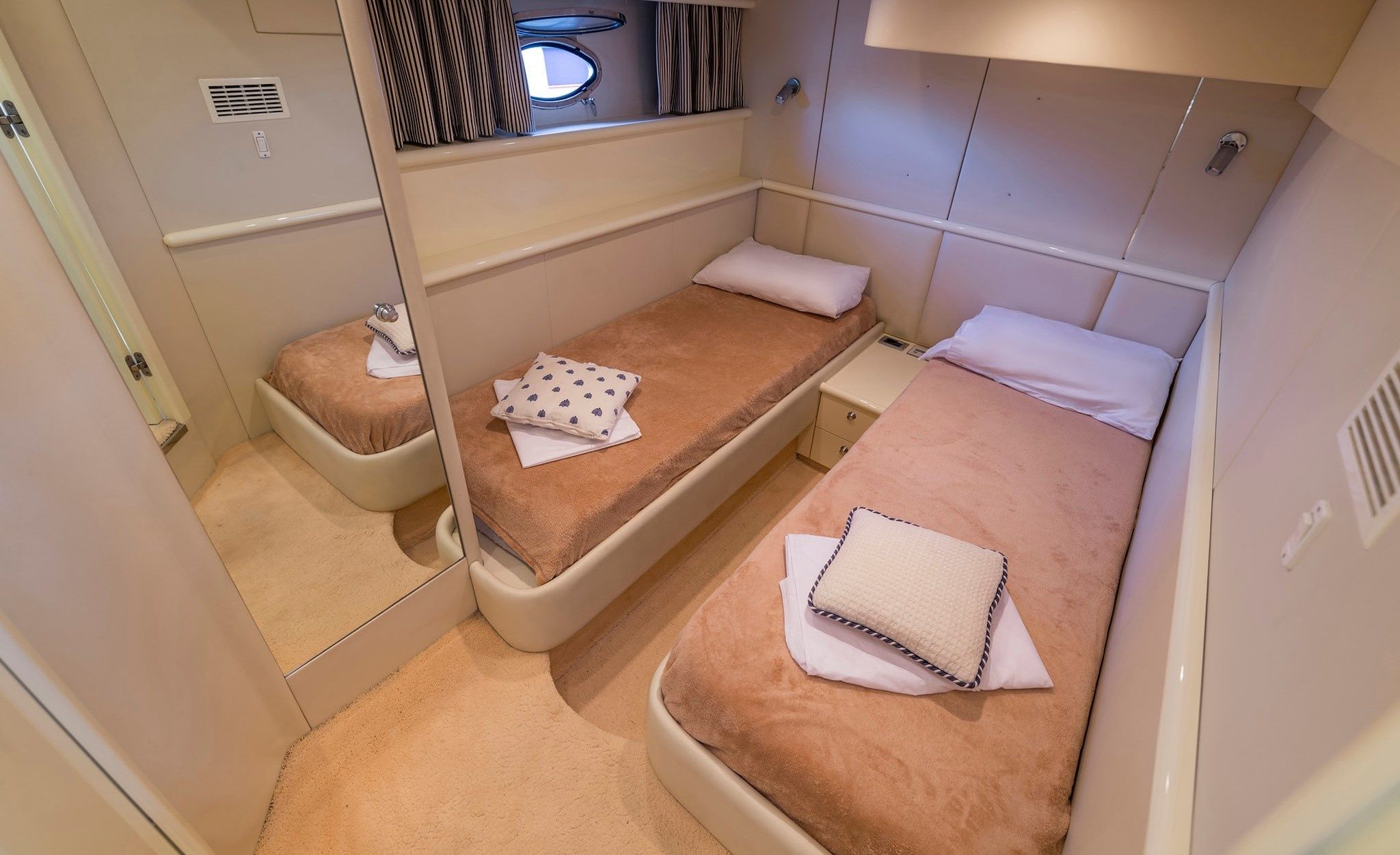 Sunseeker 58 | Small Eva