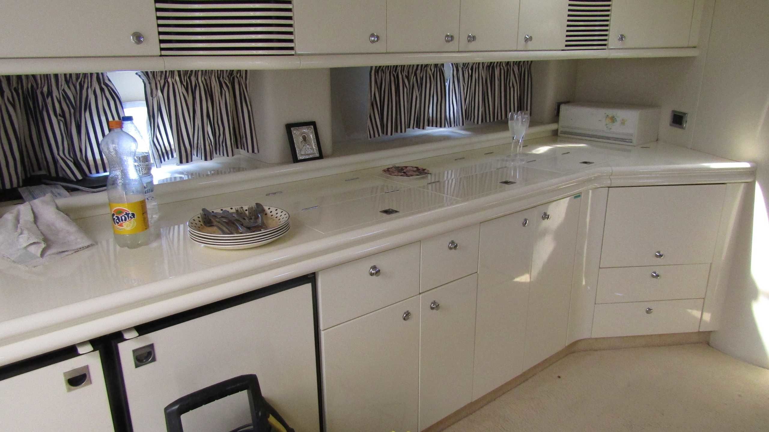 Sunseeker 58 | Small Eva