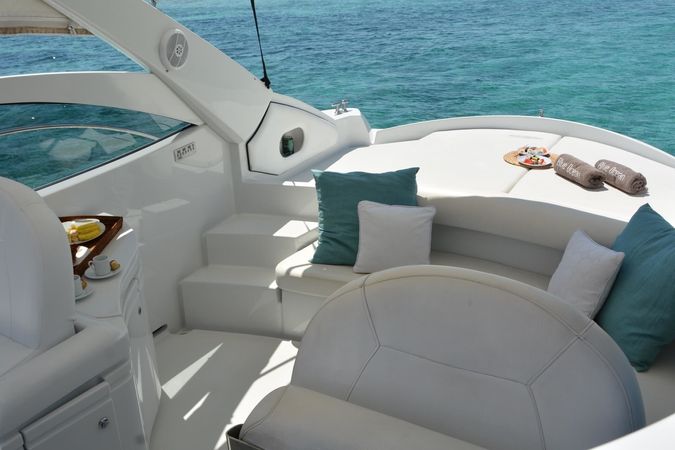 Pershing 37 | Black Ball