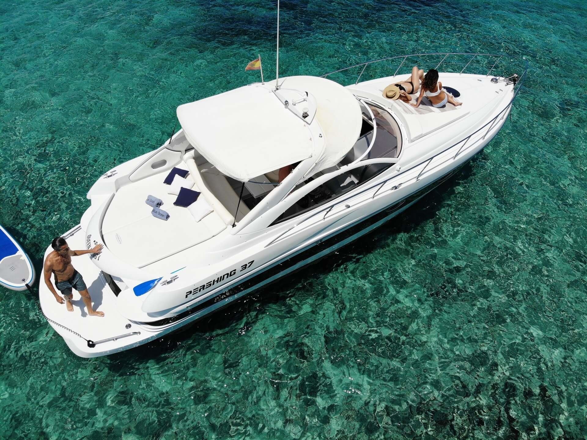 Pershing 37 | Black Ball