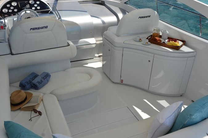 Pershing 37 | Black Ball