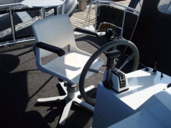 Pedro Skiron 35 | The Bee