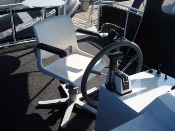 Pedro Skiron 35 | The Bee