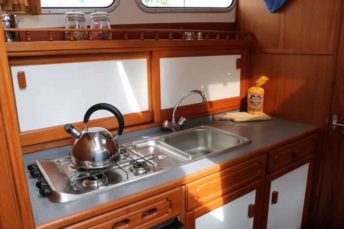 Pedro Skiron 35 | The Bee