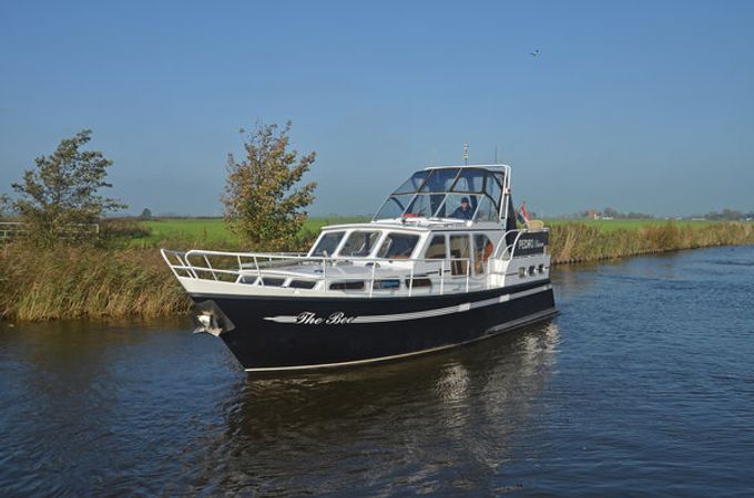 Pedro Skiron 35 | The Bee