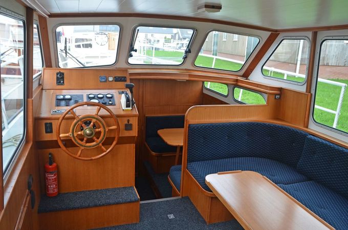 Pedro Skiron 35 | The Bee