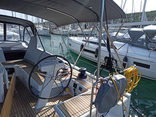 Beneteau Oceanis 51.1 | Panda 2