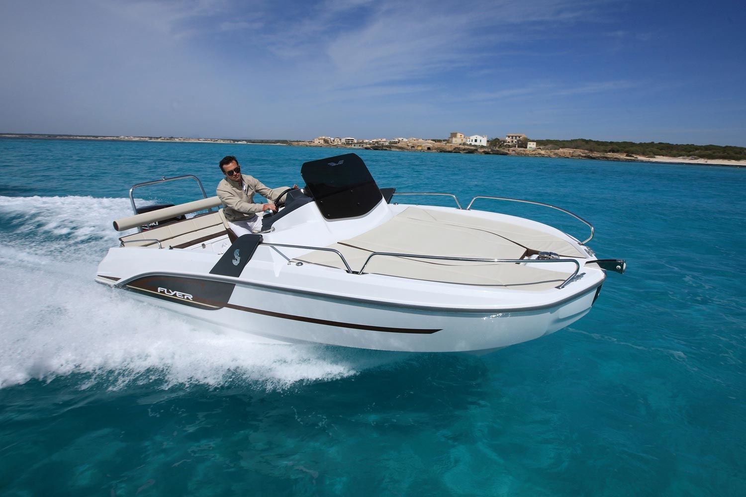 Beneteau Flyer 6.6 | Sundeck
