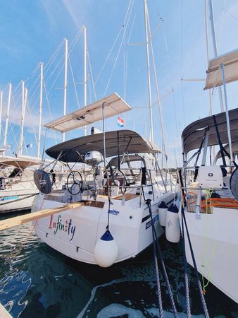 Bavaria C38 | Infinity