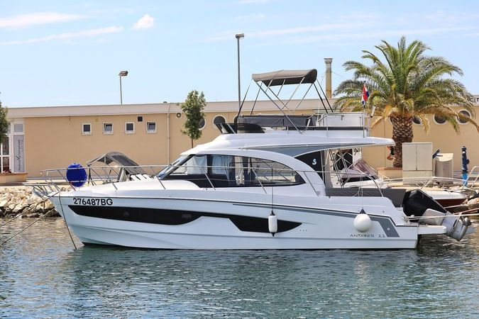 Beneteau Antares 11 Fly | Solis