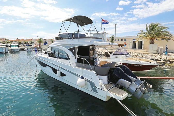 Beneteau Antares 11 Fly | Solis