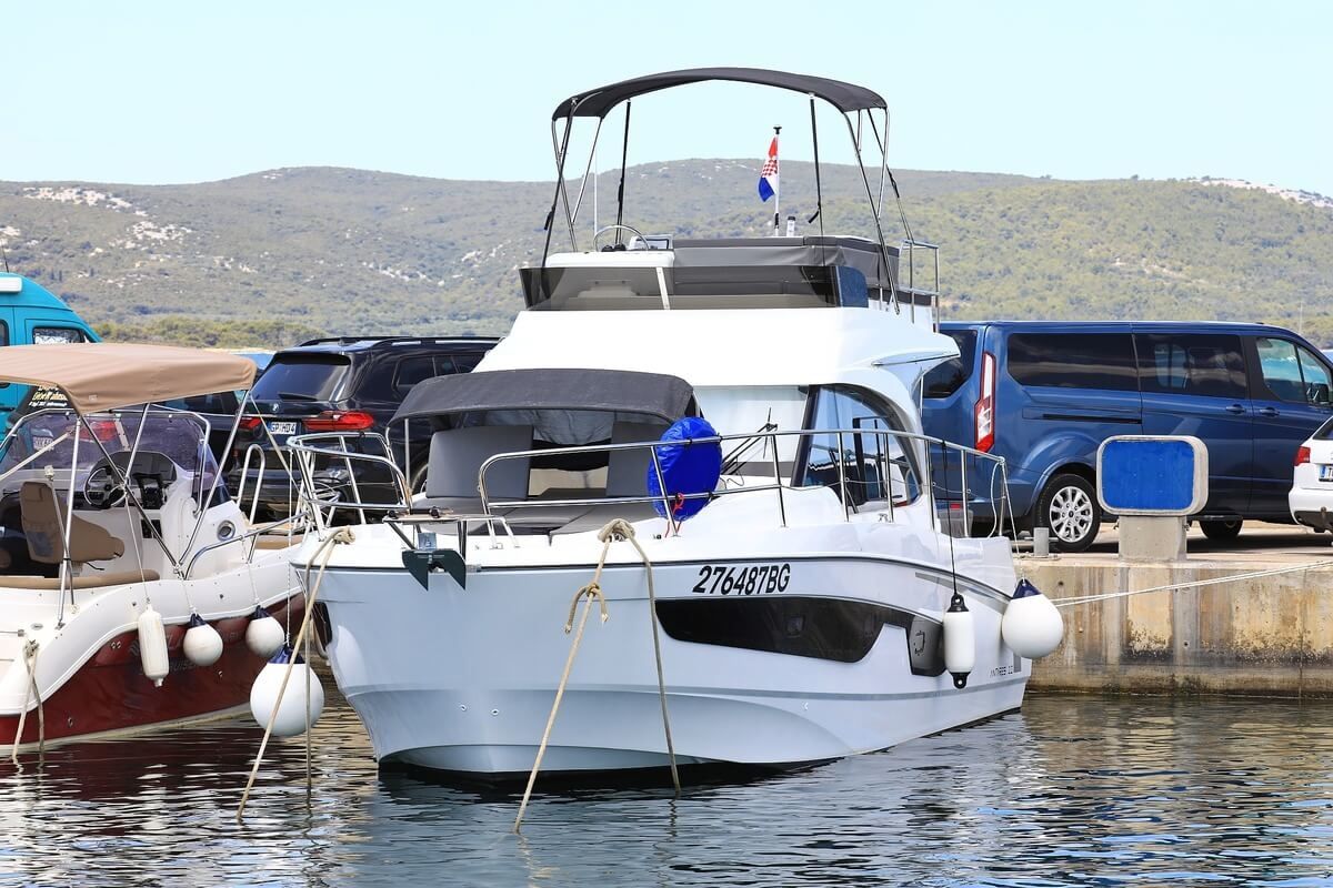 Beneteau Antares 11 Fly | Solis