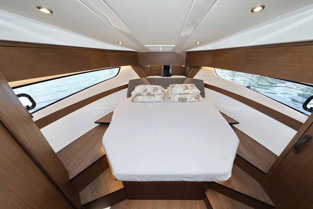 Beneteau Antares 11 Fly | Solis