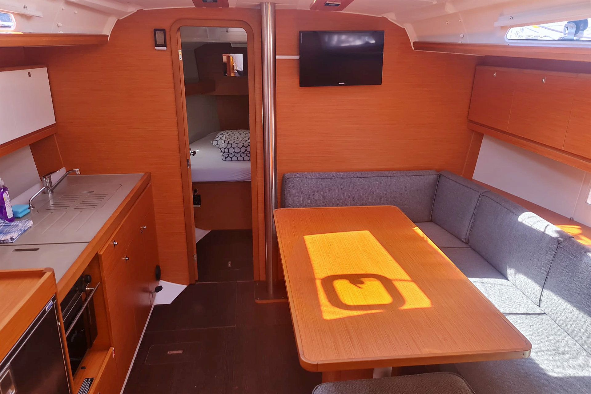 Dufour 390 | Elena