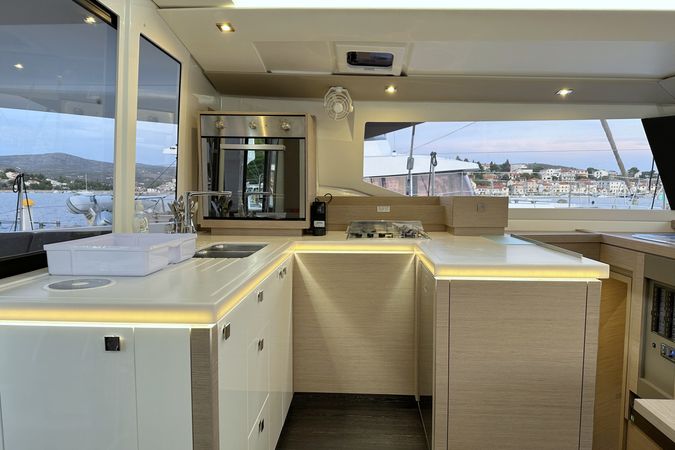 Fountaine Pajot Astrea 42 | Arisa