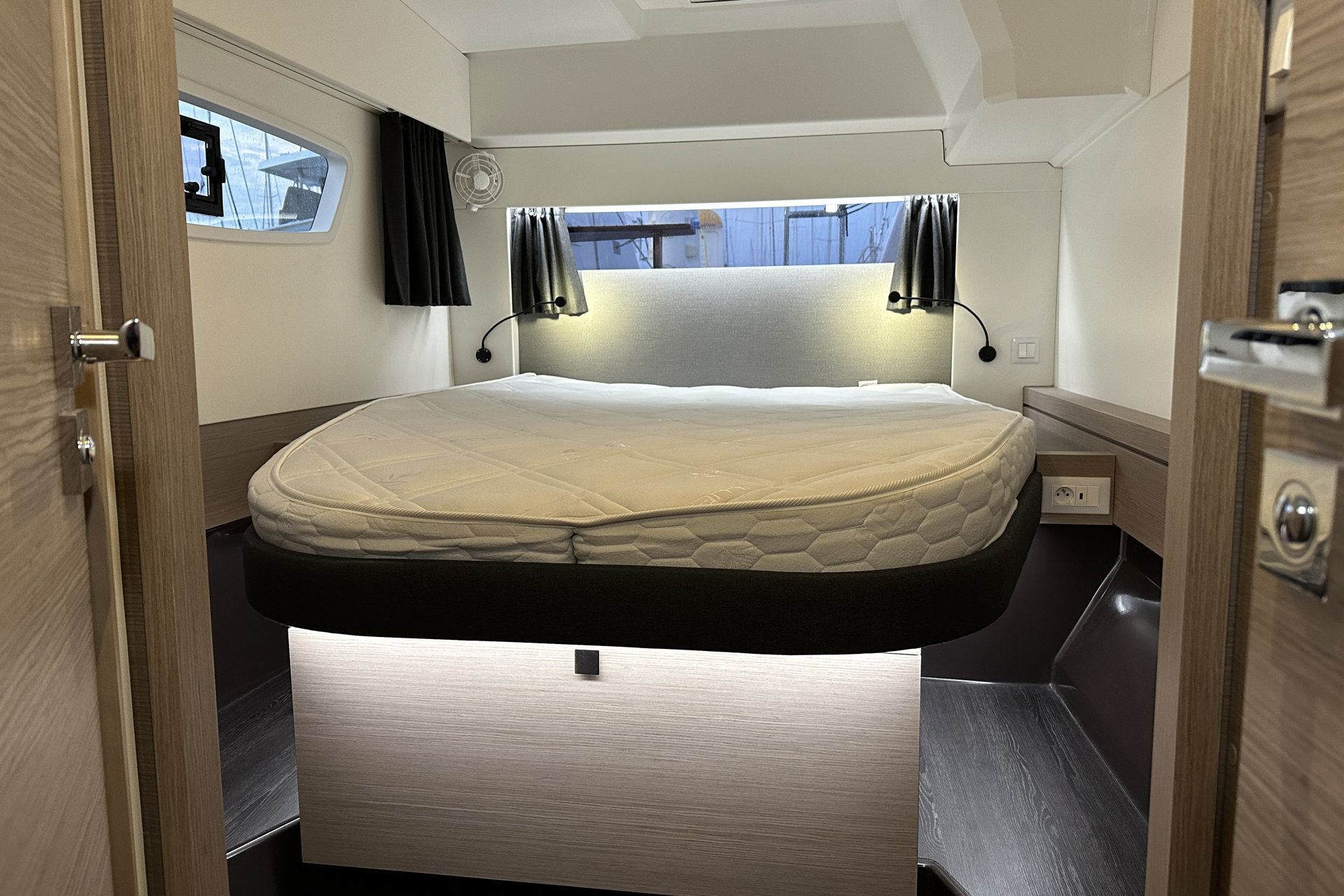 Fountaine Pajot Astrea 42 | Arisa