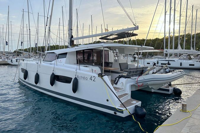 Fountaine Pajot Astrea 42 | Arisa